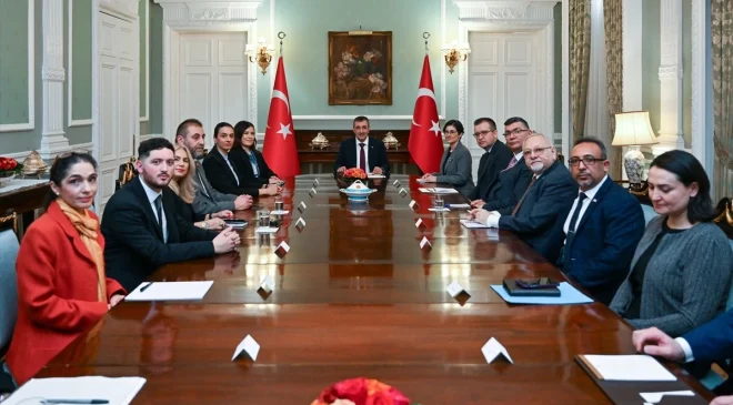 Cumhurbaşkanı Yardımcısı Cevdet Yılmaz, İngiltere’de Türk iş dünyası ve Kıbrıslı Türk toplum temsilcileriyle buluştu