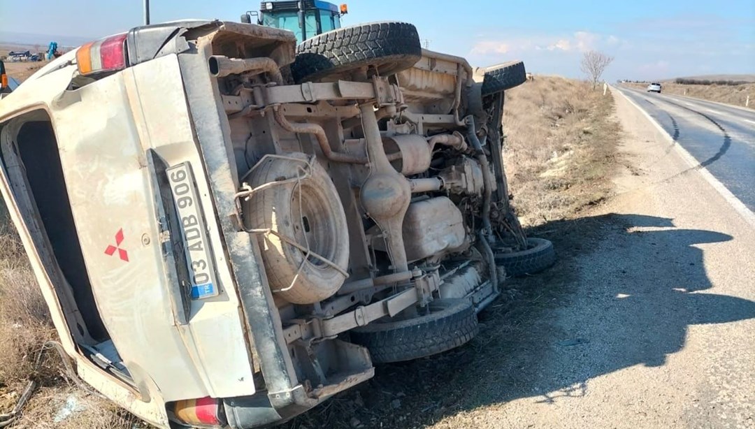 Afyonkarahisar’da devrilen minibüste 2 kişi yaralandı