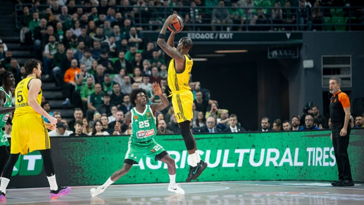 Ergin Ataman’ın Panathinaikos’u Fenerbahçe’yi mağlup etti
