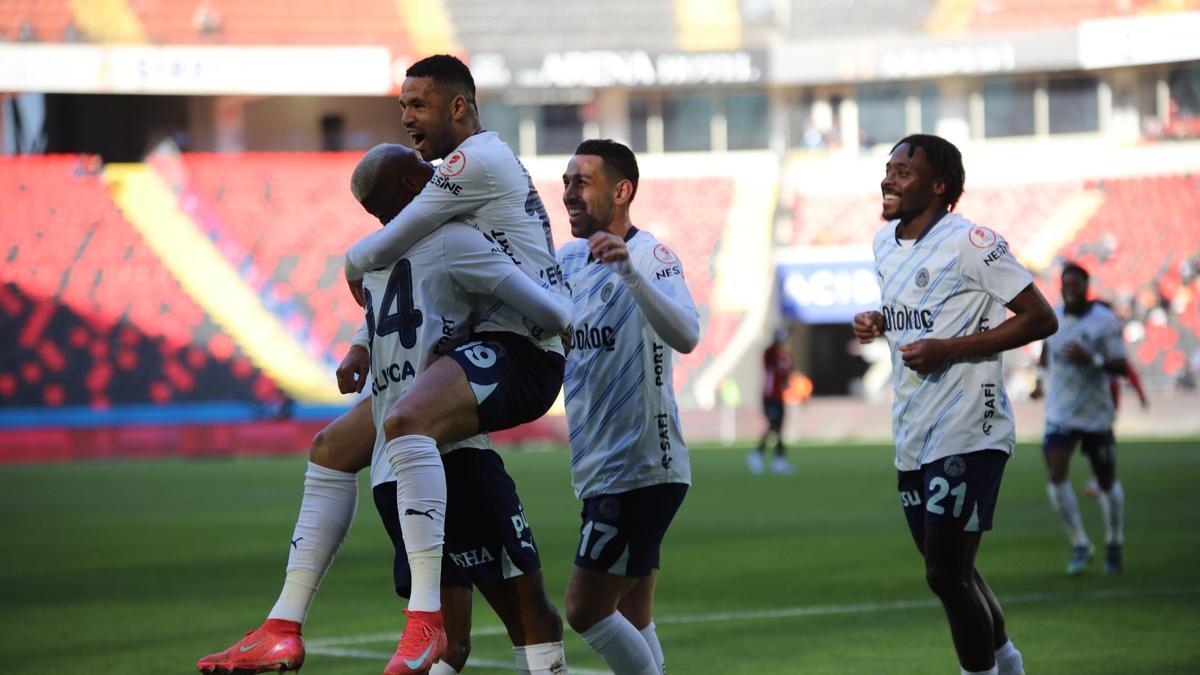 Kanarya, Ziraat Türkiye Kupası’nda çeyrek finalde! Gaziantep FK 1-4 Fenerbahçe MAÇ ÖZETİ